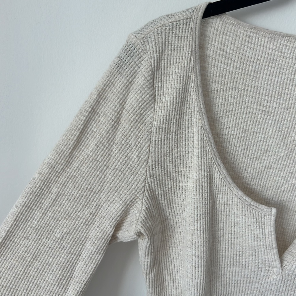 TNA Waffle Scoopneck longsleeve cropped tee - Picture 2 of 10